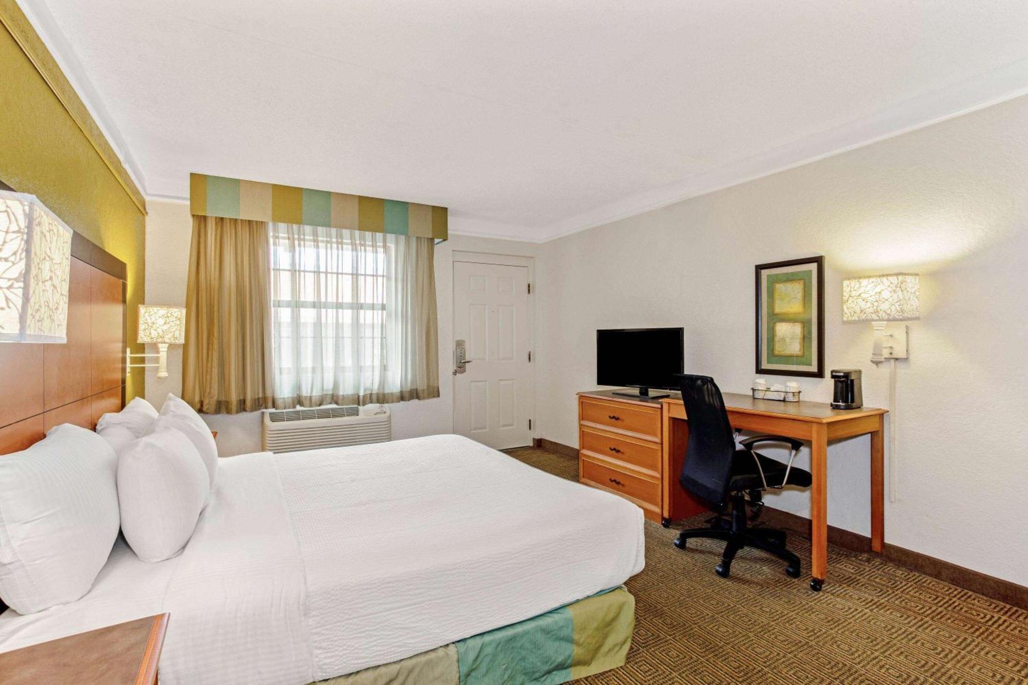 La Quinta Inn By Wyndham Orlando Airport West Екстериор снимка
